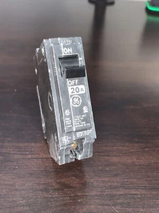GE RT-692 Circuit Breaker 1 Pole 20 Amp HACR THQB - Picture 1 of 4
