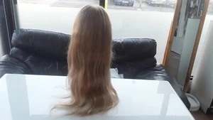 PELUCA BRASILEÑA BASE SEDA 24" TOP ENCAJE COMPLETO SIN PEGAMENTO RUBIO MIEL 27# 180% DENSIDAD - Imagen 1 de 6