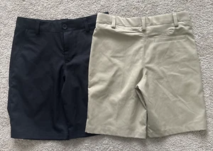2 pares de pantalones cortos de golf Under Armour juveniles medianos caqui negros usados en excelente estado 8" entrepierna - Imagen 1 de 9