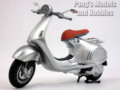 Vespa 946 1/12 Scale Die-cast Metal Model by NewRay - Silver - Image 1 of 4