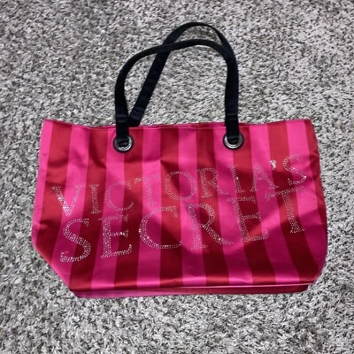 Bolso de Mano Victoria's Secret Satinado Rojo Rosa Rayas Bombshell Bling Fin de Semana Foto 1 de 4