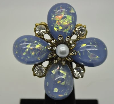 VINTAGE FLOWER SHAPE BLUE PEARLS BALL / CLEAR STONE FASHION BROOCH /PIN YD19 - Image 1 of 4