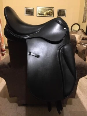 Premium Dressage Saddle - Comfortable Leather Saddle for Equestrian Riders - Image 1 of 4