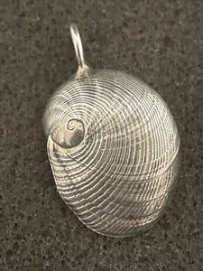 Colgante con dije pequeño vintage de plata de ley concha marina - Imagen 1 de 13