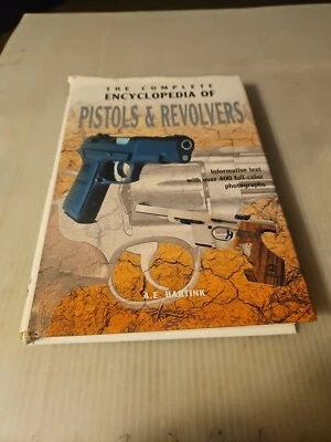 Vintage 1996 "The Complete Encyclopedia of Pistols and Revolvers" A.E. Hartink  Foto 1 de 4
