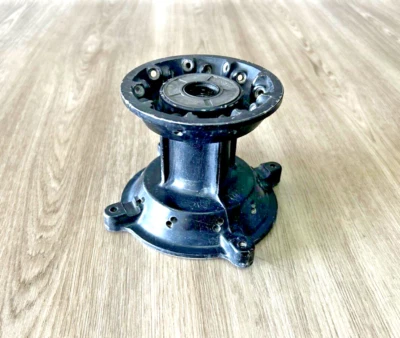 Honda CR125R CR250R CR500R 1992 OEM cubo de rueda delantera 44601-ML3-790 Foto 1 de 4