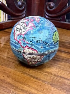 1920 Antik Deutsch Litho Blechspielzeug Messing Bleistiftspitzer Welt Erdkugel - Bild 1 von 10