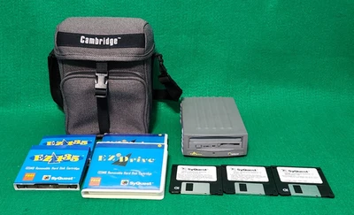 SyQuest External Ez Hard Drive 135MB 4 Removable Cartridges 3 Installation Disks - Image 1 of 4
