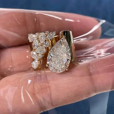 Anillo de compromiso y boda corte pera redondo creado en laboratorio de 3 quilates enchapado en oro amarillo de 14 k Foto 1 de 4