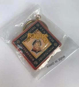 Pittsburgh Pirates 3-D Logo Metal Key Chain Three Rivers Stadium MLB Licensed - Picture 1 of 4