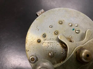 Vintage Pflueger CAPITOL #1989 Salt Water Bait Casting Fishing Reel Made in USA - Picture 1 of 4