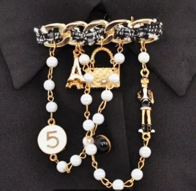 Broche borla flor camelia de lujo vintage con pedrería y perlas de imitación Foto 1 de 3