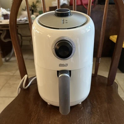 Freidora de aire eléctrica Dash blanca Deluxe horno cocina con control de temperatura Foto 1 de 4