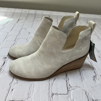 NUEVO CON ETIQUETAS TOMS Mujer 7.5 Kallie Botín de Cuña Garceta Estampado Camuflaje Gamuza Foto 1 de 4