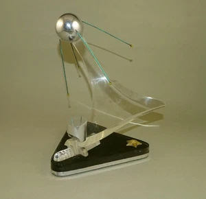 Vintage Soviet Sputnik Satellite 1957 Space Program Desktop Model Lucite & Metal - Picture 1 of 11