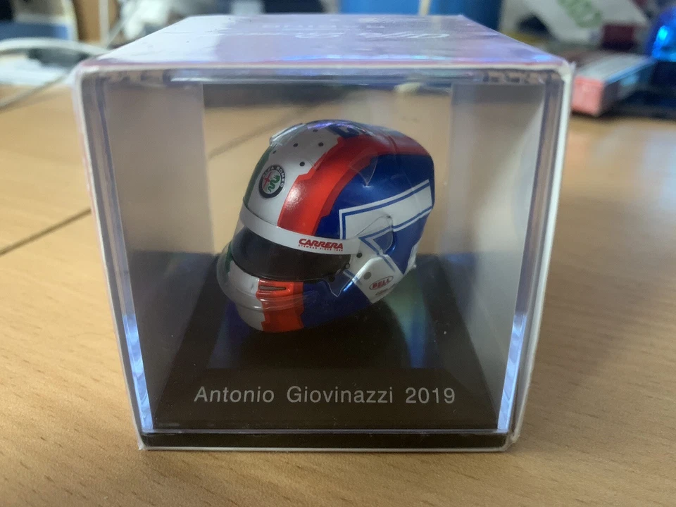 1/8 SPARK-MODEL - BELL HELMET - GIOVINAZZI 2019 Season Alfa Romeo Racing Team - Immagine 1 di 4