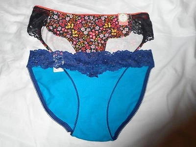 Conjunto de 2 bragas de bikini Flirtitude para mujer pequeñas florales y hashtag este 73 Foto 1 de 2