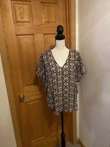 Lush Small Multi-Color w/Geometric Print Short Sleeve V-Neck Blouse - EUC - Picture 1 of 5