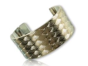 Wide Cuff Bangle Bracelet w/ Wave Rainbow Pattern Polish Silver Finish - Picture 1 of 3