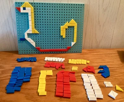 Tablero de clavijas Halsam vintage años 60 #21 azulejos de juego 205 piezas + tablero de plástico 12 x 9 Foto 1 de 4