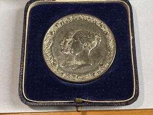 Albert & Victoria Medal Of The New House Of Parliament Rare Medal / Coin