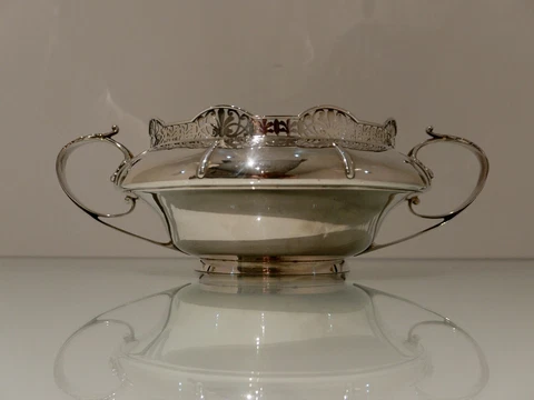 20th Cent Antique George V Sterling Silver Flower Bowl Sheff 1926 Walker & Hall Cover
