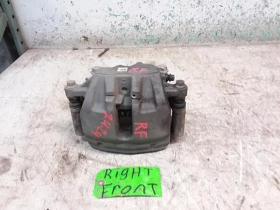 Pinza de freno delantera derecha para pasajero Mercedes Benz GLC300 2024 OEM con soporte Foto 1 de 4