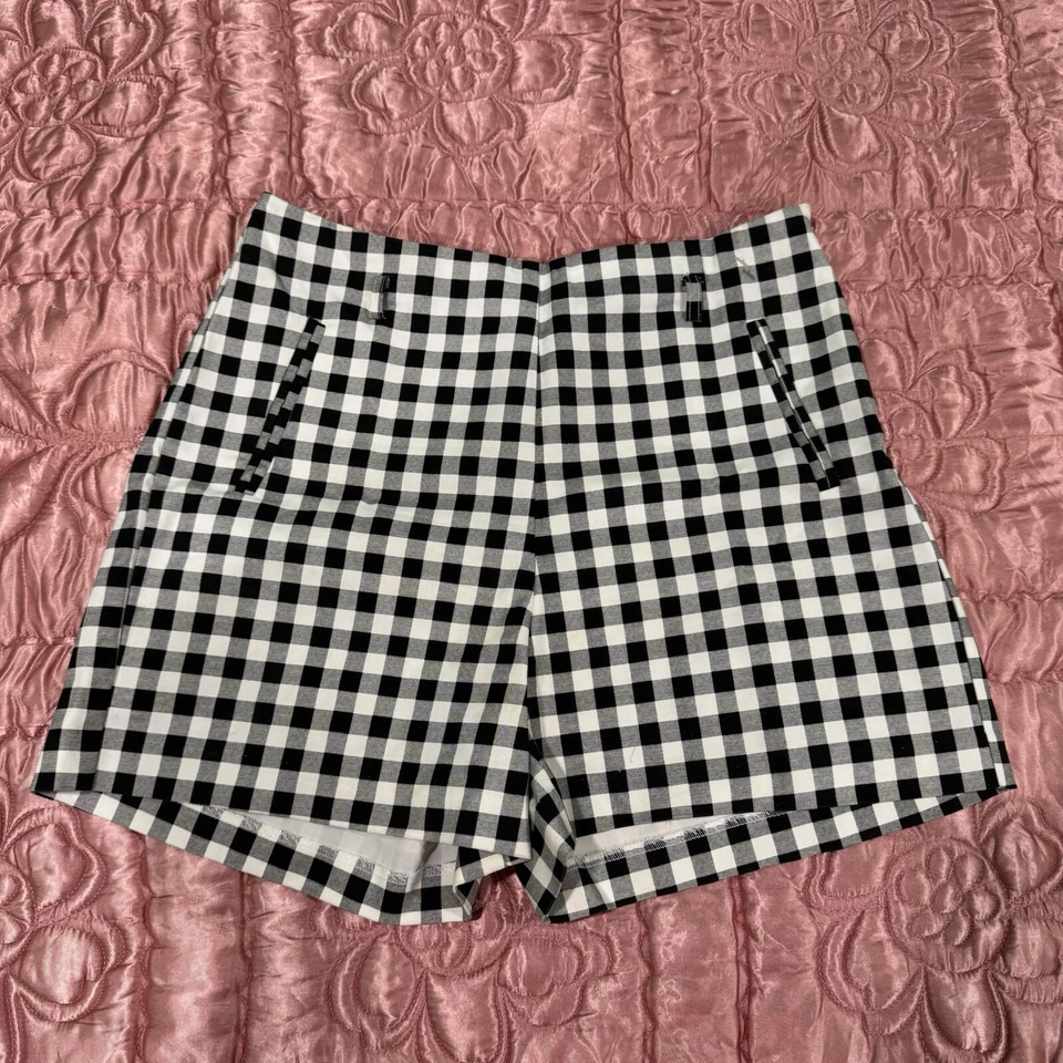 Pantalones Cortos Alythea Gingham Cuadros Blanco y Negro Tiro Alto Talla Mediana De Colección Foto 1 de 4