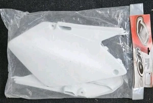 NEW UFO WHITE SUZUKI RM125/250 MX SIDE PANELS 2001-2008 SU03996-041 - Picture 1 of 3