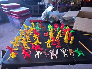 Vintage Lot of 60+ 70mm Scale Cowboys and Indians Soldiers - Picture 1 of 13