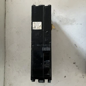 Q12100 Square D 100 Amp 2 Pole Circuit Breaker Type Q1 120/240VAC Plug On 100A - Picture 1 of 5