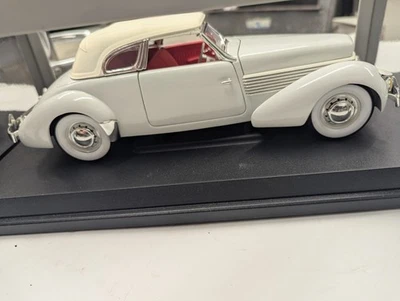 Cord 810 1936 cupé amarillo con tapa crema e interior rojo modelo diecast 1/18 Foto 1 de 4