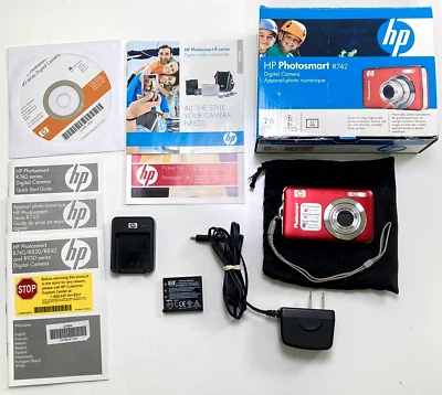 HP PhotoSmart R742 7.0 MP, Red Digital Camera 3X Optical Zoom w/ Charger Tested - Image 1 of 4