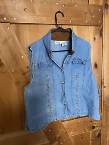 Vintage Capacity Woman Embroidered Vest 2X Floral - Picture 1 of 7