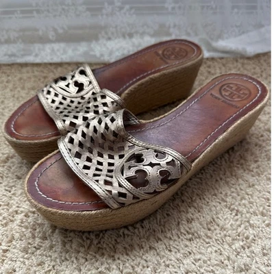 Sandalias de cuña Tory Burch de cuero bronce con plataforma de paja talla 8,5 Foto 1 de 4