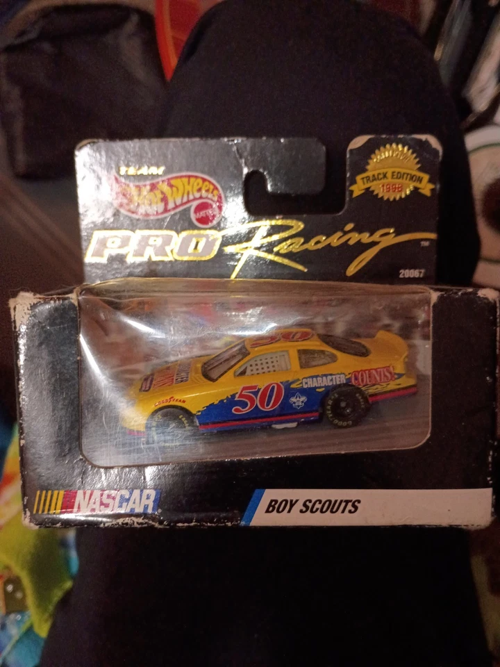 nascar diecast 1 64 hot wheels - Image 1 of 4