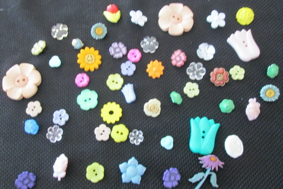 51 FLOWER NOVELTY BUTTONS FOR CRAFTS -DECOR OR HAIRBOWS DRESS IT UP - Image 1 of 1