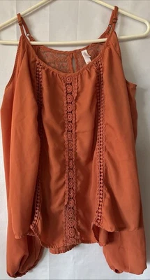 Xhilaration Fluido Hombro Frío Floral Bordado Quemado Umber Cerradura M Foto 1 de 4