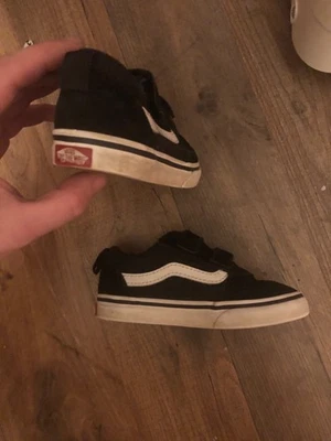 furgonetas negras niños pequeños talla US 7,5 niños  Foto 1 de 4