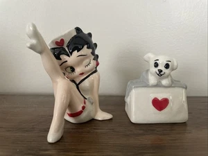 2pc Betty Boop Pottery Magnetic Salt and Pepper Shakers - Picture 1 of 5