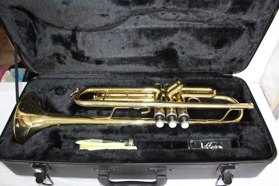 JAZZ TROMPETE MIT VERSILBERTEM MUNDSTÜCK UND KOFFER NEUWERTIGER ZUSTAND #11220 - Bild 1 von 4