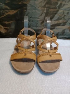 Sandalias Baretraps con hebilla de avellana con correa espuma viscoelástica amarillas para mujer EE. UU. 10W usadas - Imagen 1 de 10