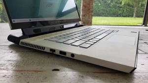 Dell Alienware M15 Gaming Laptop/Core i7-9750H/16GB/512GB/RTX2060 Used - Picture 1 of 9