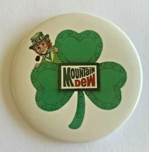 Botón Pinback Vintage Mountain Dew Día de San Patricio - Imagen 1 de 3