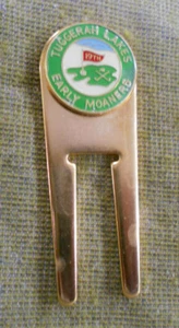#D310.  GOLF SHOE SPIKE CLEANING TOOL - TUGGERAH LAKES EARLY MOANERS 1958-1998 - Picture 1 of 3