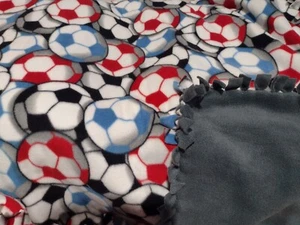 Fleece fabric no sew blanket - Soccer balls - Picture 1 of 1