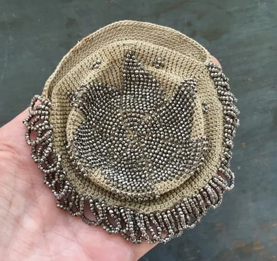 FUNDA COMPACTA VICTORIANA GANCHILLO CON ESTRELLAS DE CUENTAS CORTE ACERO-DOBLE CARA Foto 1 de 4