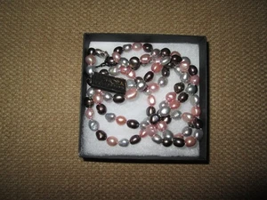 Nuova collana HONORA perle d'acqua dolce pastello con chiusura in argento sterling rosa grigio - Foto 1 di 4