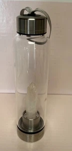 Botella de agua de vidrio energizante de cuarzo rosa/nunca usada pero un poco astillada en la parte superior - Imagen 1 de 5
