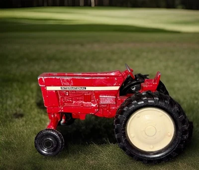 🔥INTERNATIONAL HARVESTER IH TRACTOR🔥ERTL Vintage 1970s 5” Diecast Collectible - Image 1 of 4